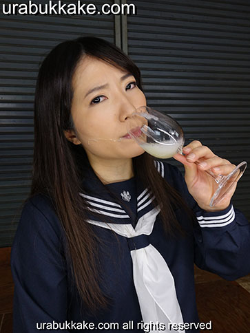 Bukkake Cum Drinking - Tomoka is a Bukkake Cum-Slut Who Loves to Drink Jizz | Ura ...